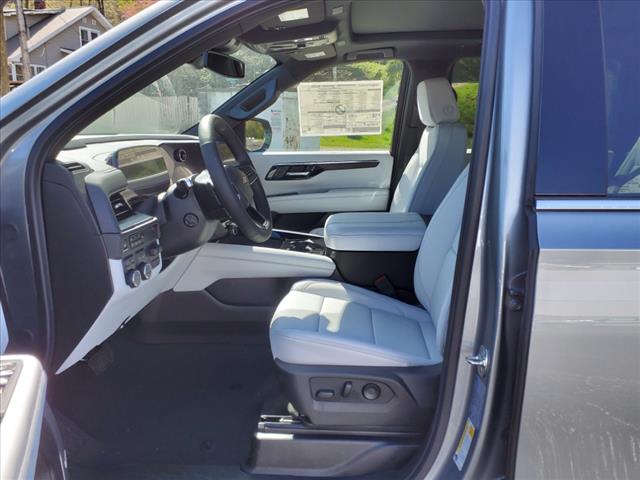 2025 Chevrolet Suburban 4WD 4DR PREMIER