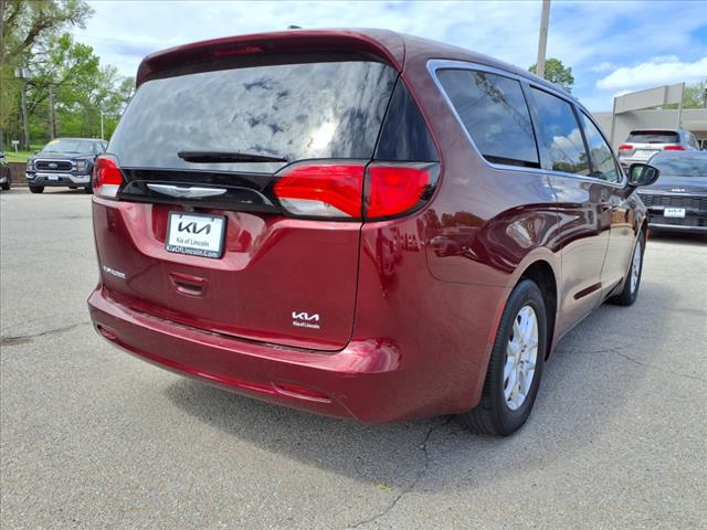 2023 Chrysler Voyager LX