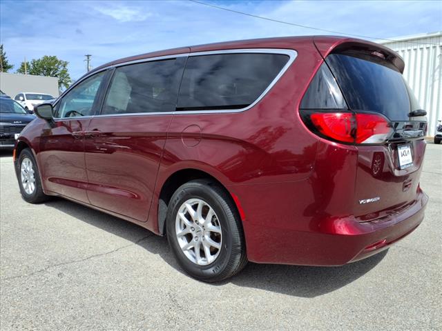 2023 Chrysler Voyager LX