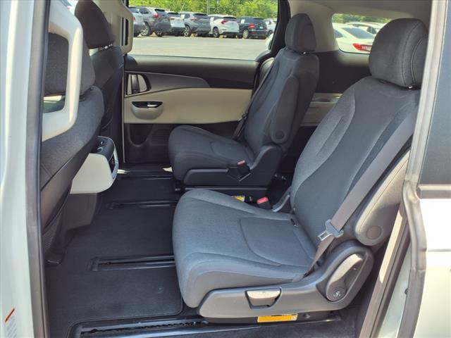 2022 Kia Carnival LX