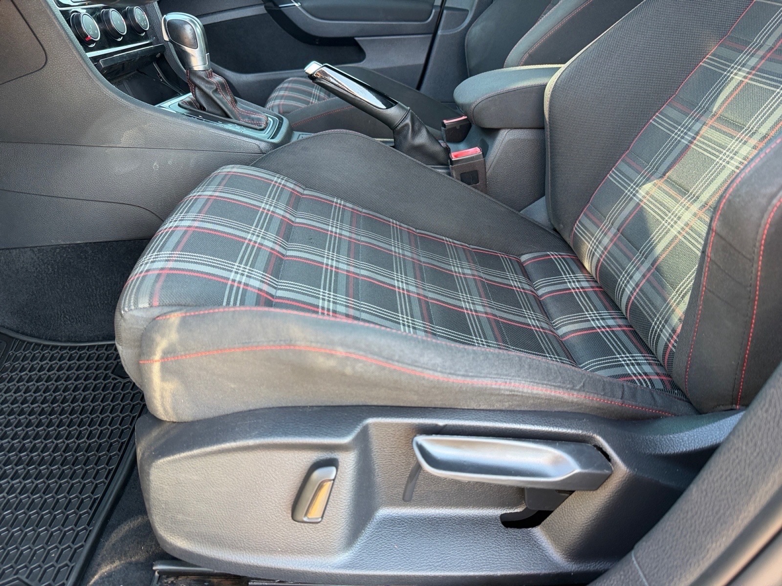 VolkswagenGolf GTI11