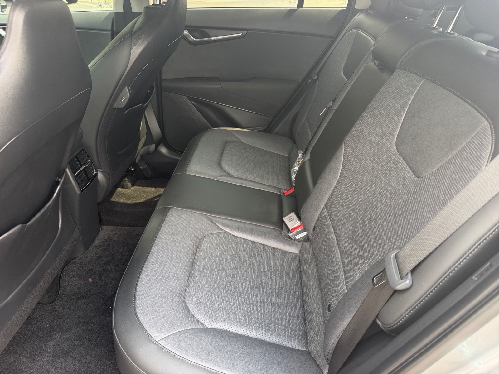 KiaNiro11