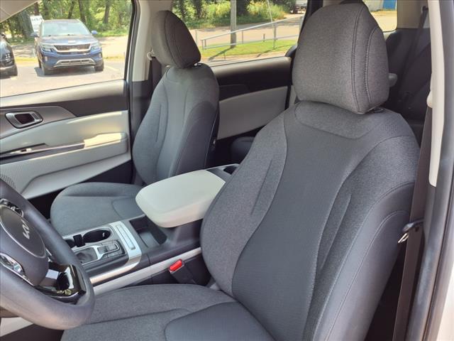2022 Kia Carnival LX