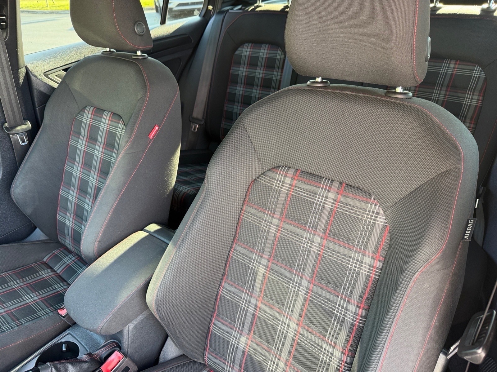 VolkswagenGolf GTI13