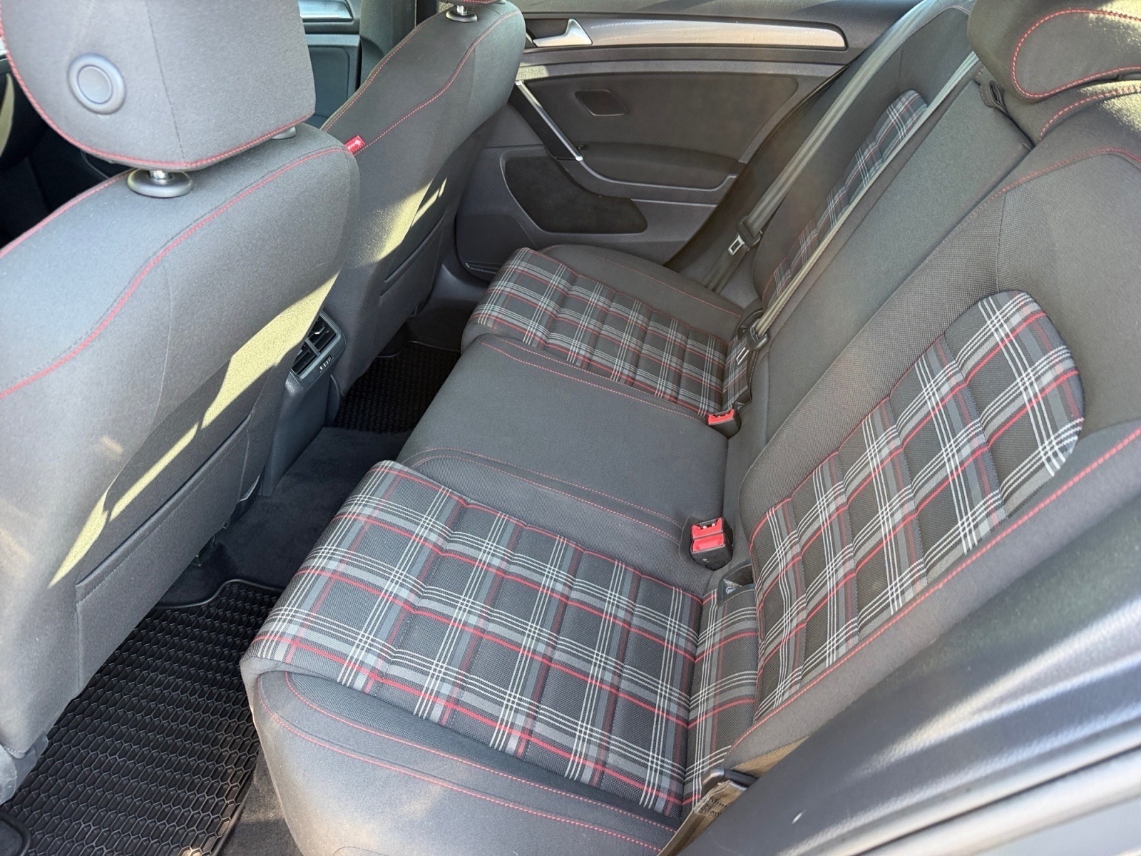 VolkswagenGolf GTI14