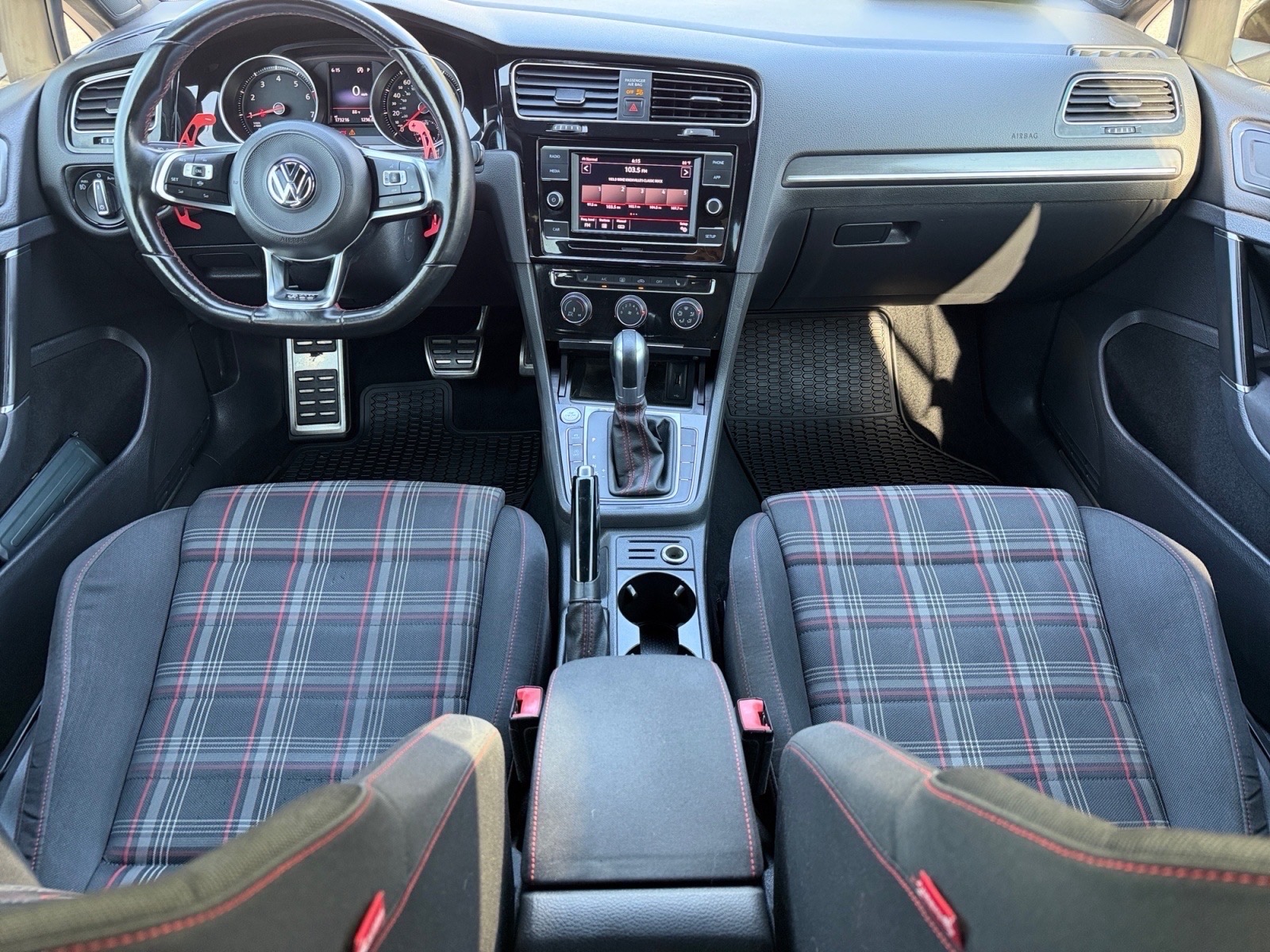 VolkswagenGolf GTI16