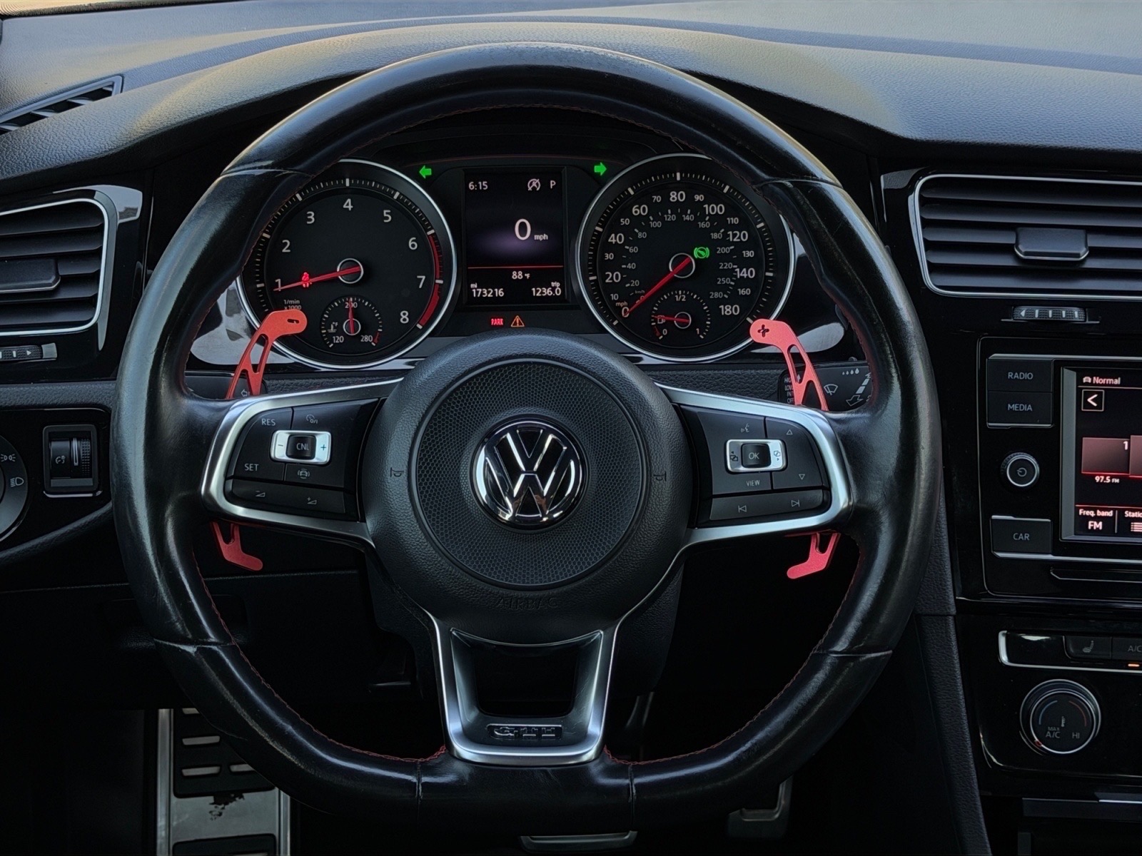 VolkswagenGolf GTI18