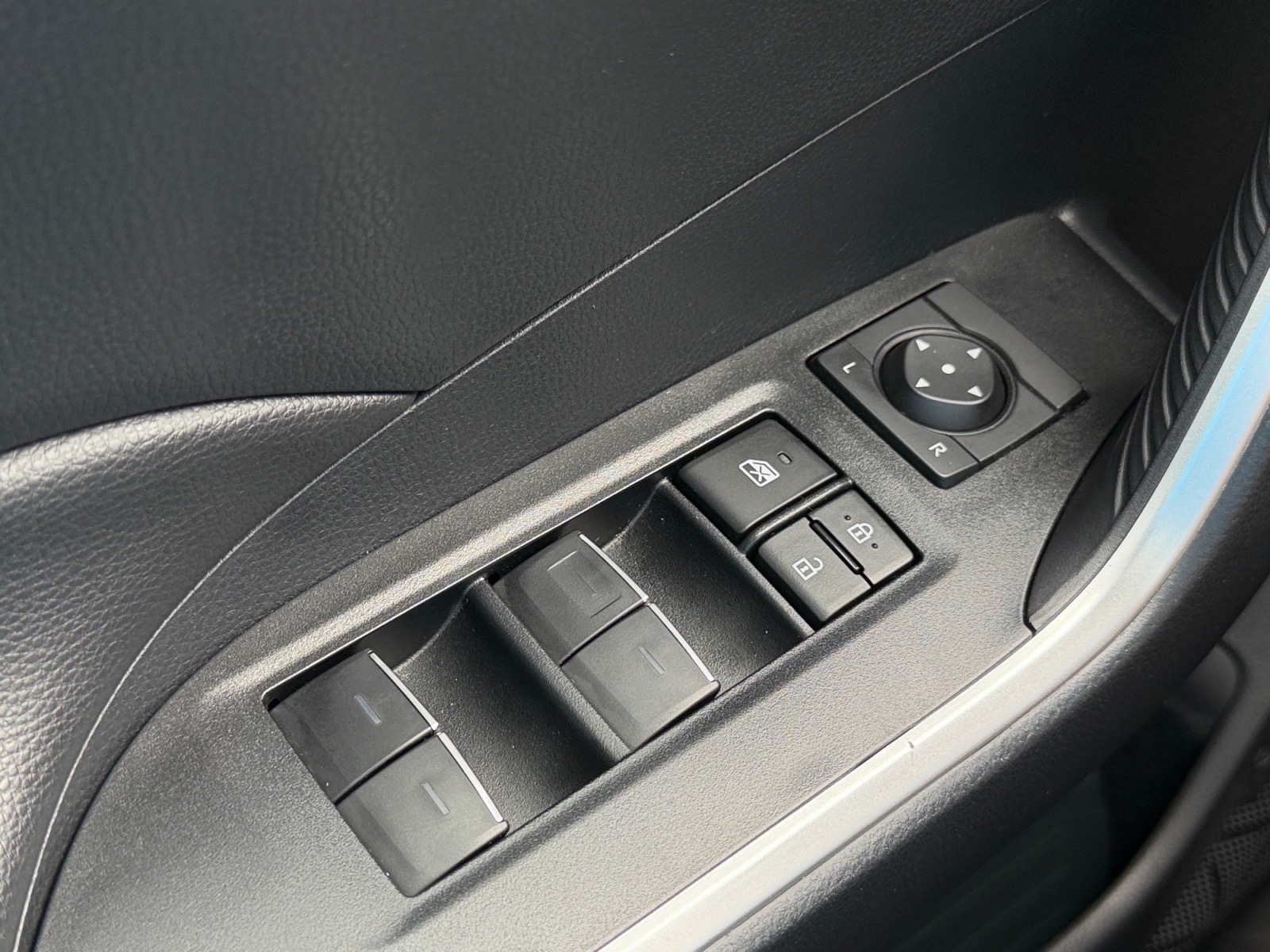 ToyotaRAV4 Hybrid19