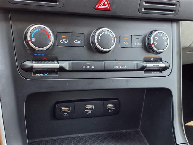 2022 Kia Carnival LX