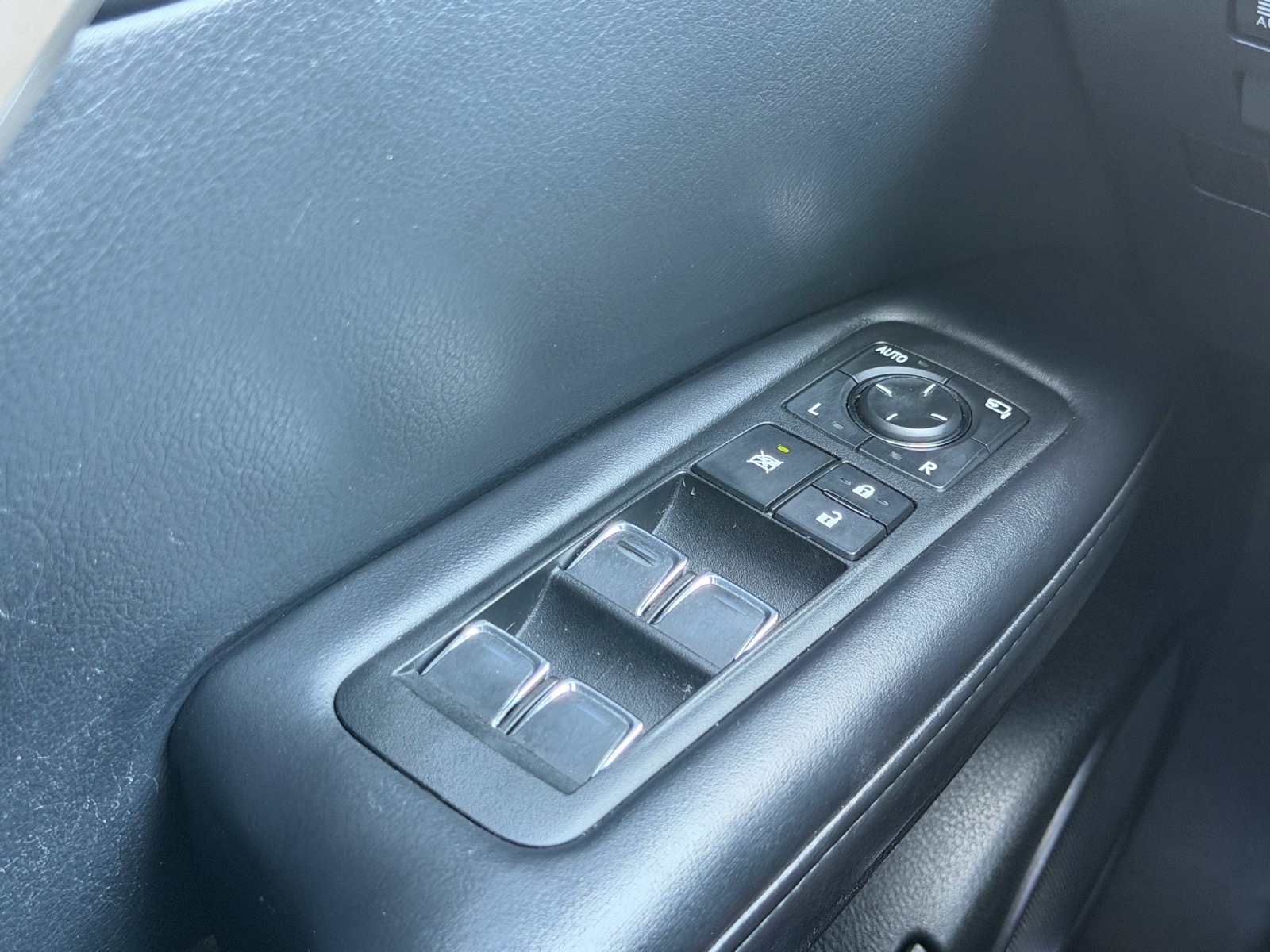 LexusRX 35020