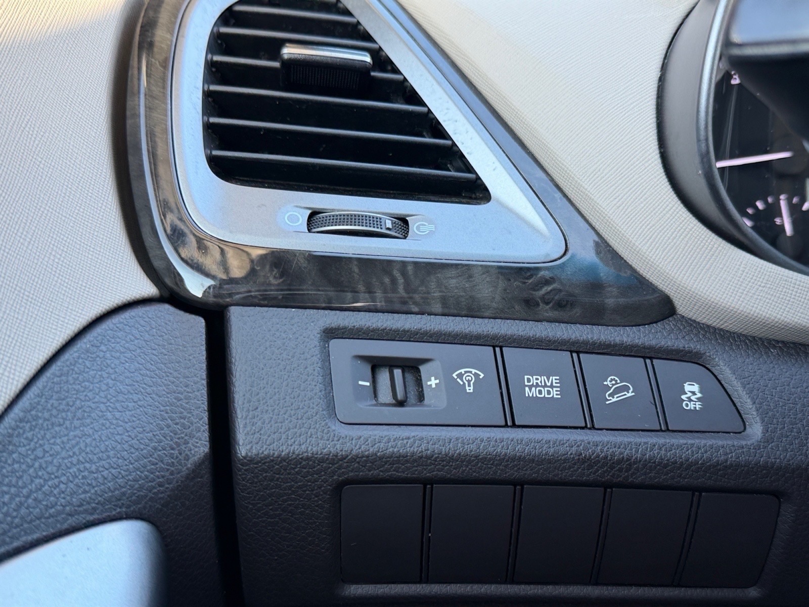 HyundaiSANTA FE Sport21