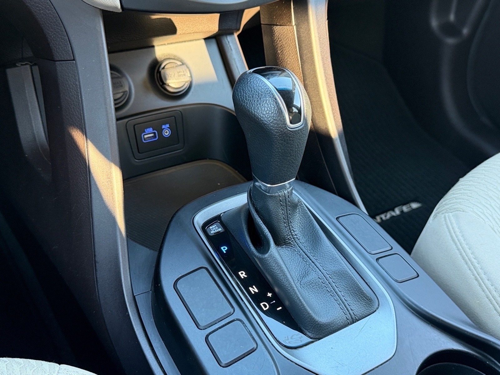 HyundaiSANTA FE Sport22