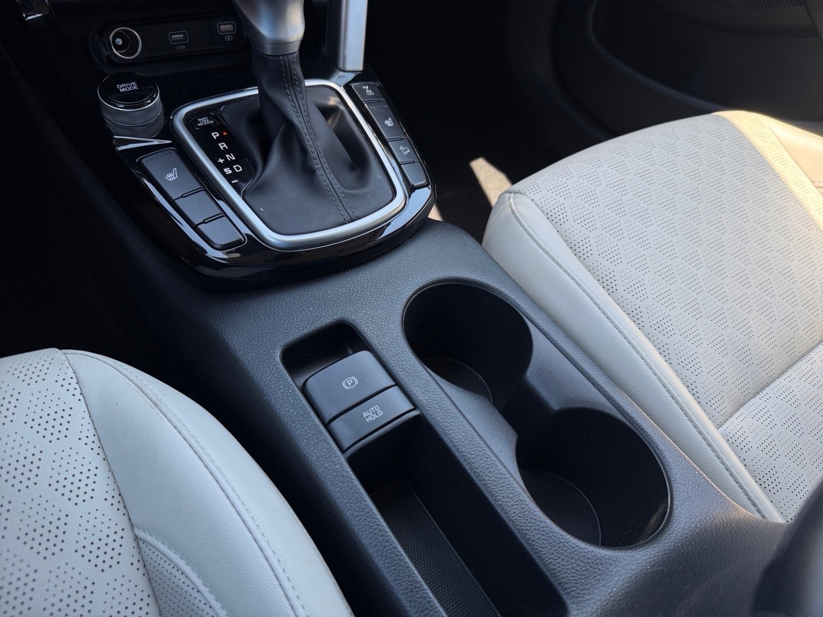 KiaSeltos24