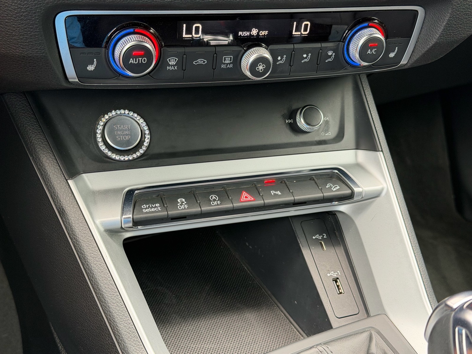 AudiQ327