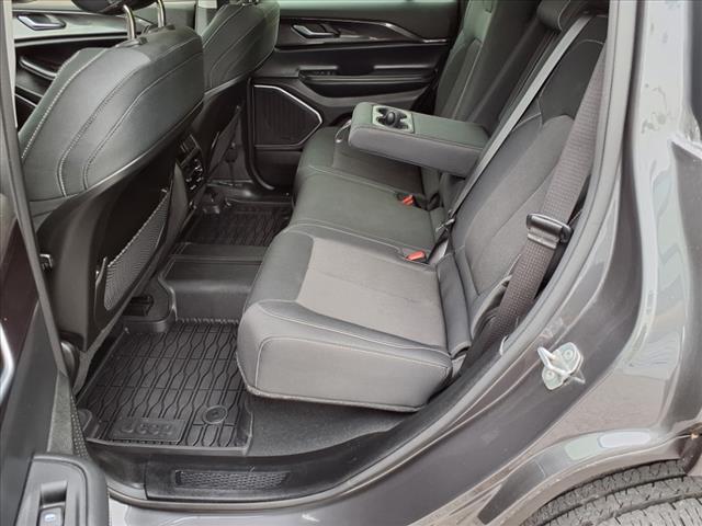 2022 Jeep Grand Cherokee Laredo 4WD - Photo 11
