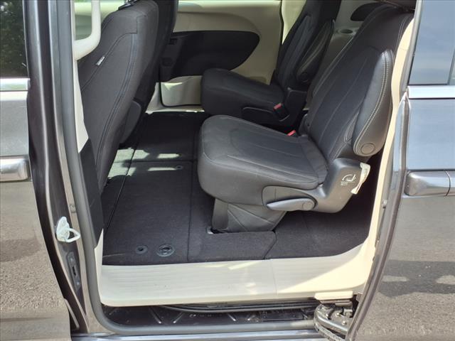 2022 Chrysler Voyager LX - Photo 11