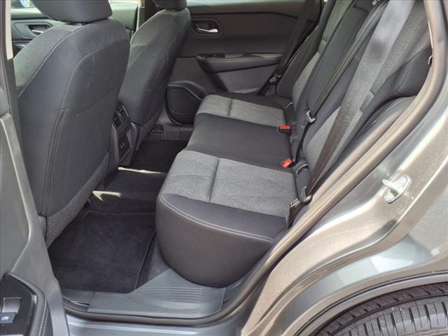 2024 Nissan Rogue SV - Photo 11