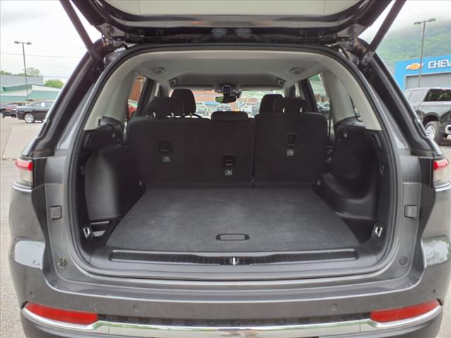 2022 Jeep Grand Cherokee Laredo 4WD - Photo 12