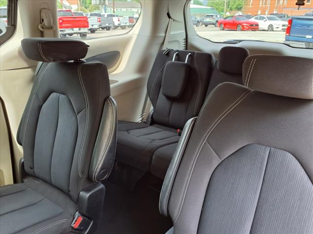 2022 Chrysler Voyager LX - Photo 12