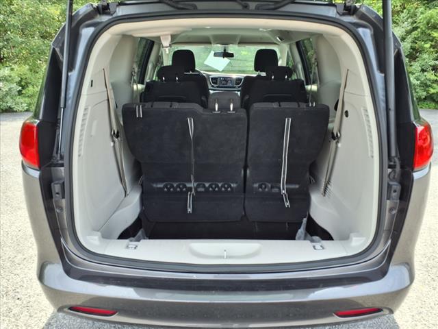 2022 Chrysler Voyager LX - Photo 13