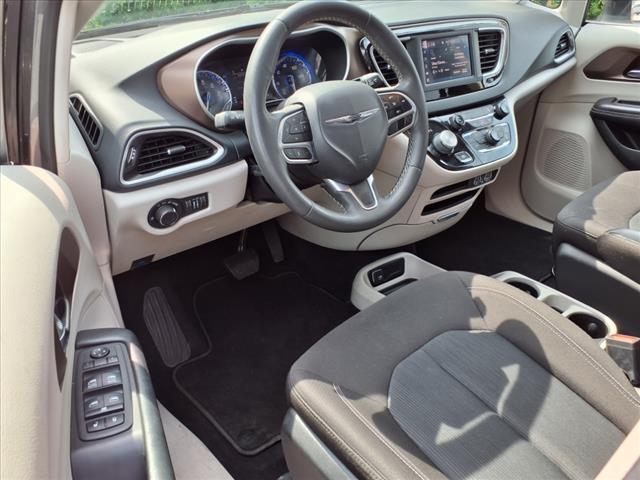 2022 Chrysler Voyager LX - Photo 14