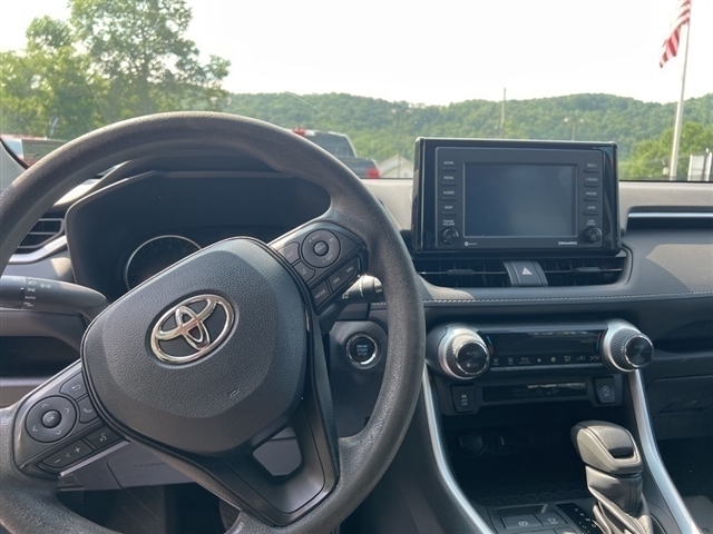 2022 Toyota RAV4 XLE - Photo 14