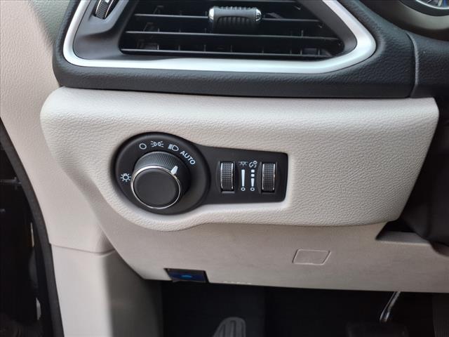 2022 Chrysler Voyager LX - Photo 16