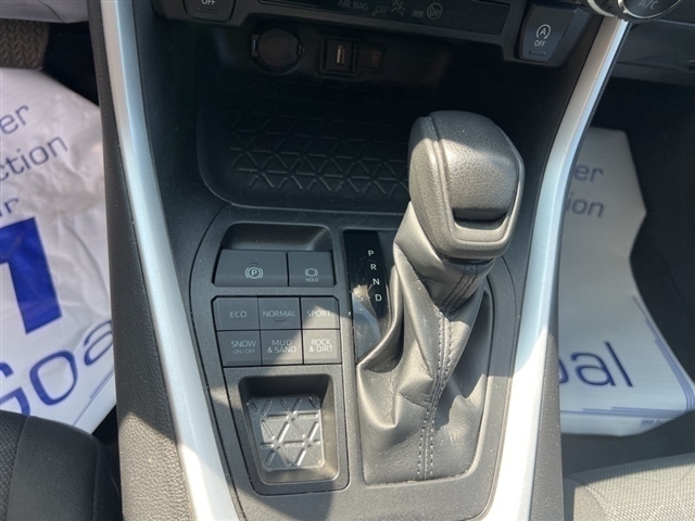 2022 Toyota RAV4 XLE - Photo 17