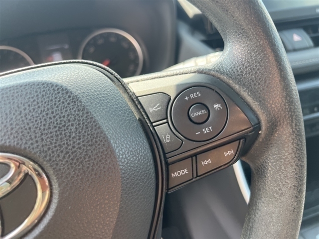 2022 Toyota RAV4 XLE - Photo 19