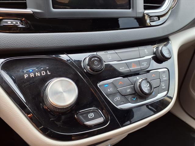 2022 Chrysler Voyager LX - Photo 23