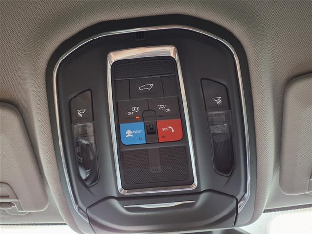 2022 Jeep Grand Cherokee Laredo 4WD - Photo 25