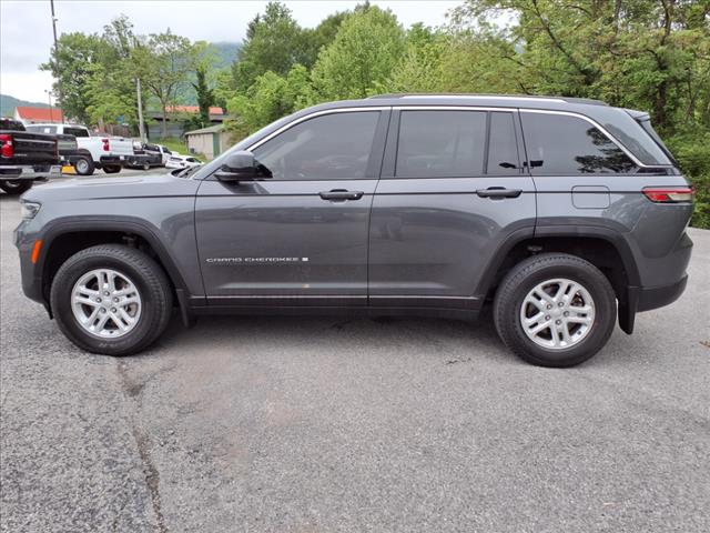 2022 Jeep Grand Cherokee Laredo 4WD - Photo 2