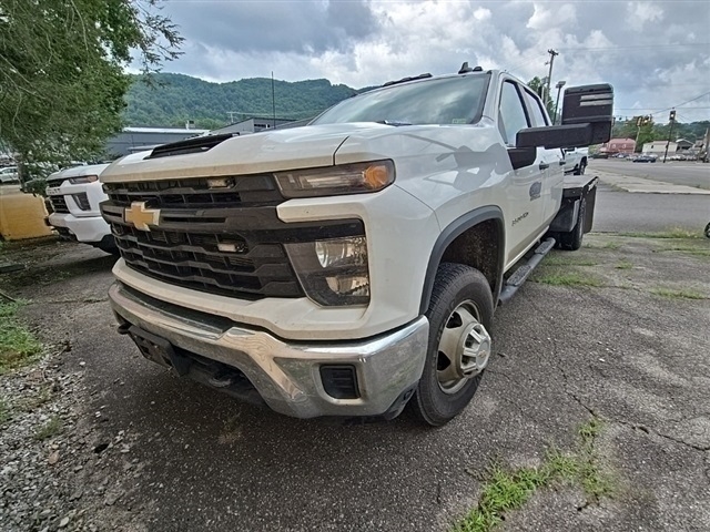 2024 Chevrolet Silverado 3500HD Work Truck WT 177 WB 4WD CREW FLATBED - Photo 2