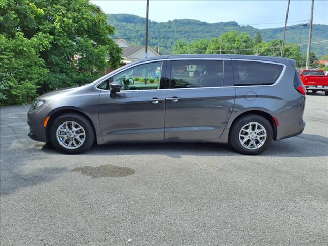 2022 Chrysler Voyager LX - Photo 2