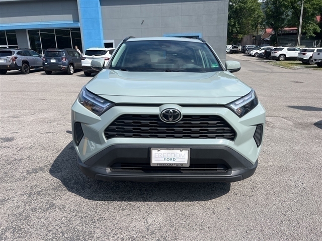 2022 Toyota RAV4 XLE - Photo 2
