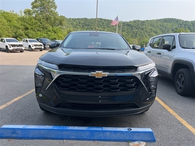 2024 Chevrolet Trax LS - Photo 2