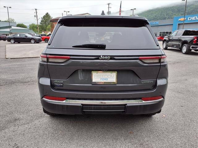 2022 Jeep Grand Cherokee Laredo 4WD - Photo 4