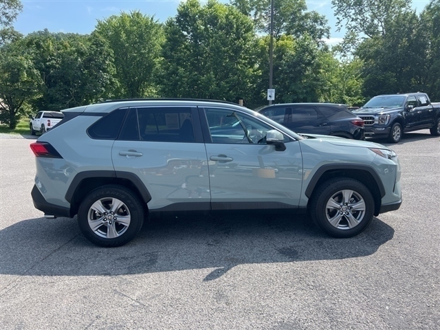 2022 Toyota RAV4 XLE - Photo 4