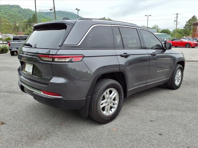 2022 Jeep Grand Cherokee Laredo 4WD - Photo 5