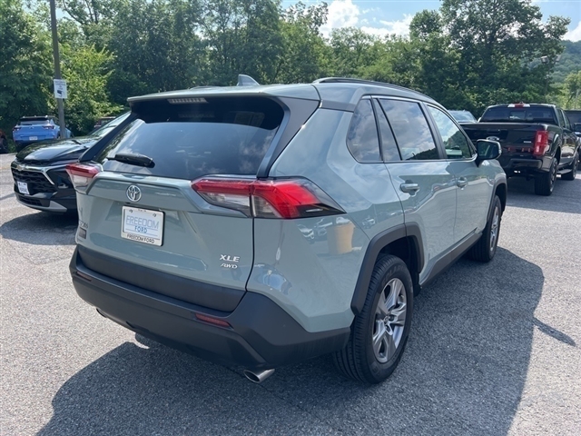 2022 Toyota RAV4 XLE - Photo 5