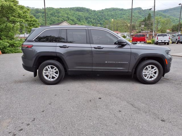 2022 Jeep Grand Cherokee Laredo 4WD - Photo 6
