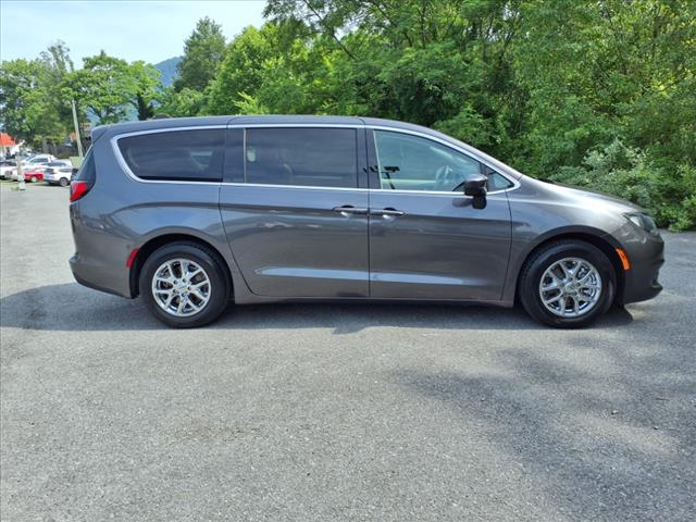 2022 Chrysler Voyager LX - Photo 6