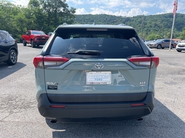 2022 Toyota RAV4 XLE - Photo 6