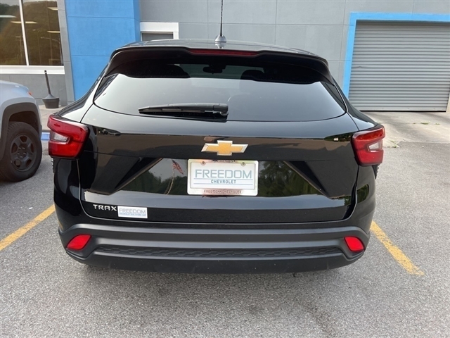 2024 Chevrolet Trax LS - Photo 6