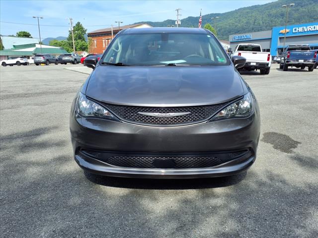 2022 Chrysler Voyager LX - Photo 8
