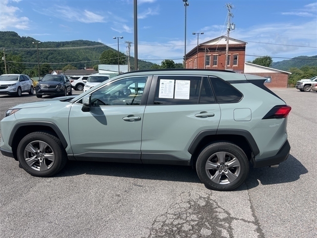 2022 Toyota RAV4 XLE - Photo 8