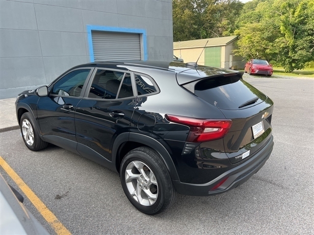 2024 Chevrolet Trax LS - Photo 8