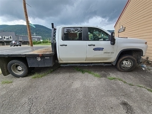 2024 Chevrolet Silverado 3500HD Work Truck WT 177 WB 4WD CREW FLATBED - Photo 9