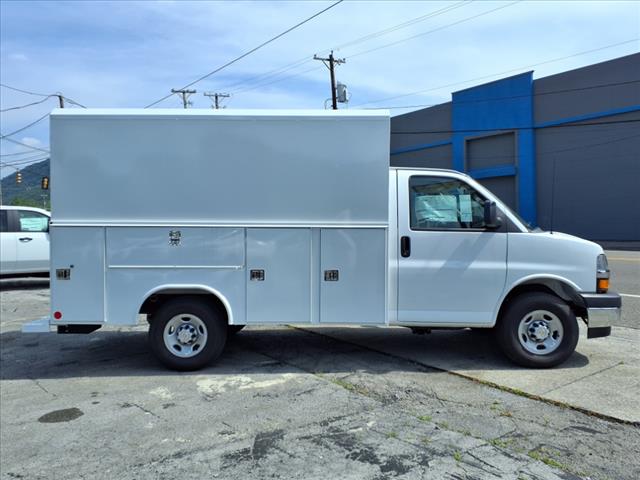 2025 Chevrolet Express Work Van Cutaway