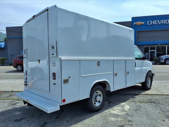 2025 Chevrolet Express Work Van Cutaway